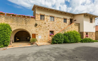 Accommodation:&nbsp;Santa Marta 100.2