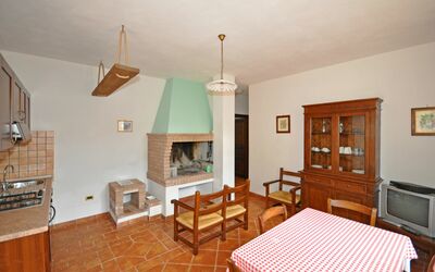 Claudio 3: Room, Property, Furniture, Building, House, Interior Design, Floor, Ceiling, Real Estate, Hardwood