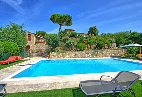 Poggiluglio: Swimming Pool, Property, Real Estate, House, Leisure, Backyard, Building, Residential Area, Home, Estate