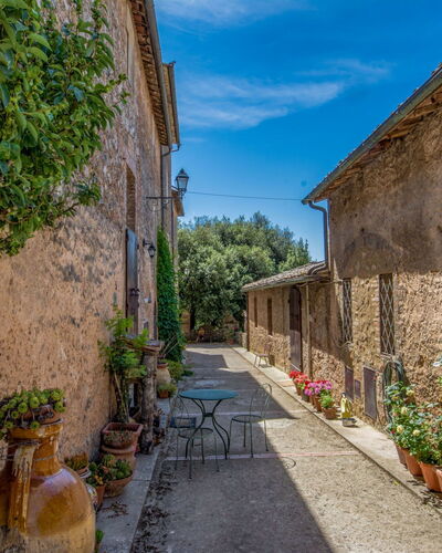 Sovicille 300: Alley, Property, Town, Wall, Street, House, Road, Building, Real Estate, Architecture