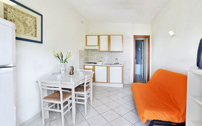 Accommodation:&nbsp;Altaluna 100.5