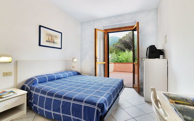 Accommodation:&nbsp;Altaluna 100.5