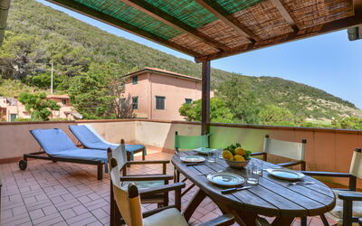 Accommodation:&nbsp;Altaluna 100.6