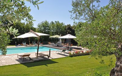 Pitigliano: Property, Swimming Pool, Resort, Building, Real Estate, Leisure, House, Eco Hotel, Estate, Shade