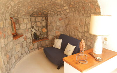 Accommodation:&nbsp;Teti