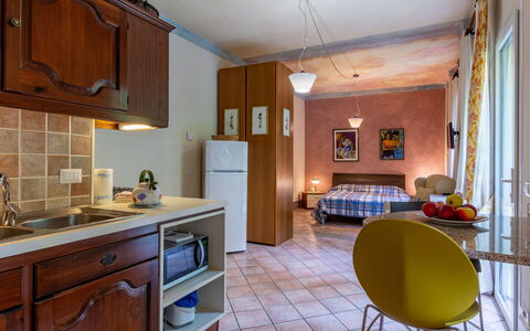 Accommodation:&nbsp;Atelier 100.2