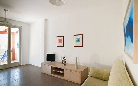 Accommodation:&nbsp;Dolce Mare 5