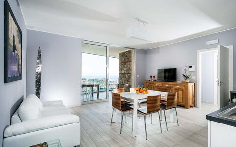 Accommodation:&nbsp;Isola Bella 4
