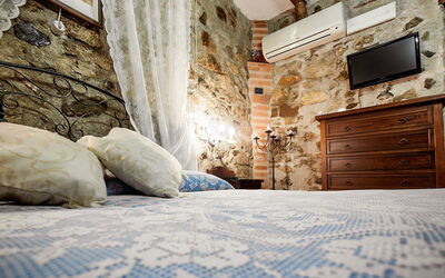 Accommodation:&nbsp;Diamante