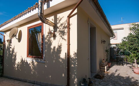 Vista Mare Noto: Property, House, Building, Facade, Real Estate, Wall, Architecture, Town, Home, Residential Area