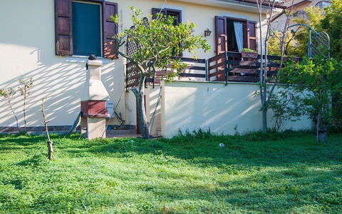 Vista Mare Noto: Yard, Property, Backyard, House, Grass, Home, Lawn, Real Estate, Residential Area, Garden