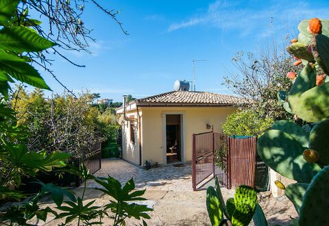 Vista Mare Noto: Property, House, Home, Real Estate, Cottage, Building, Botany, Plant, Tree, Estate