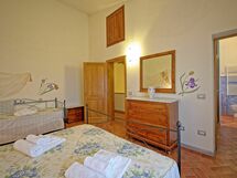 Accommodation:&nbsp;Iris