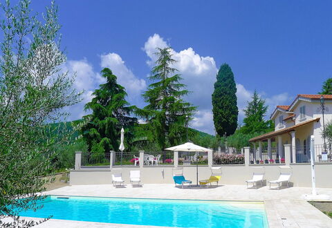 Villa Gaville: Swimming Pool, Property, Natural Landscape, Real Estate, Leisure, Building, House, Tree, Resort, Residential Area