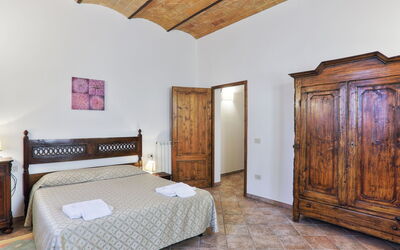 Accommodation:&nbsp;Chiantishire Retreat 155.1